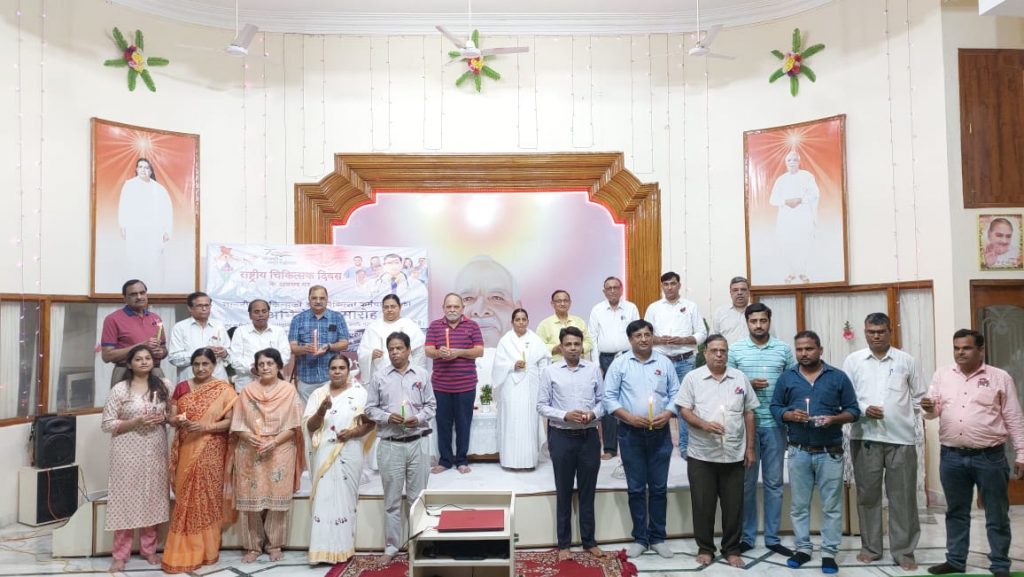 चिकित्सक दिवस पर चिकित्सकों का सम्मान